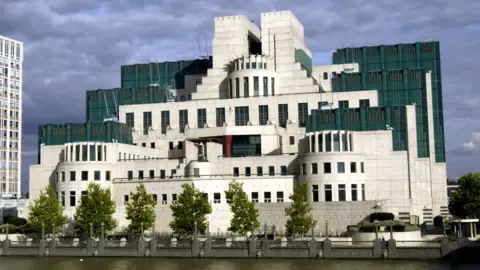 MI6 Introduces Dark Web Gateway to Lure Agents in Russia