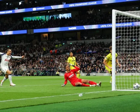 Luiz Júnior's Game-Changing Error Hands Spurs Opening-Night Win